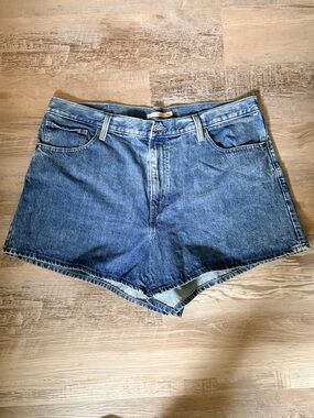 Levi's High Waisted Mom Shorts  18w